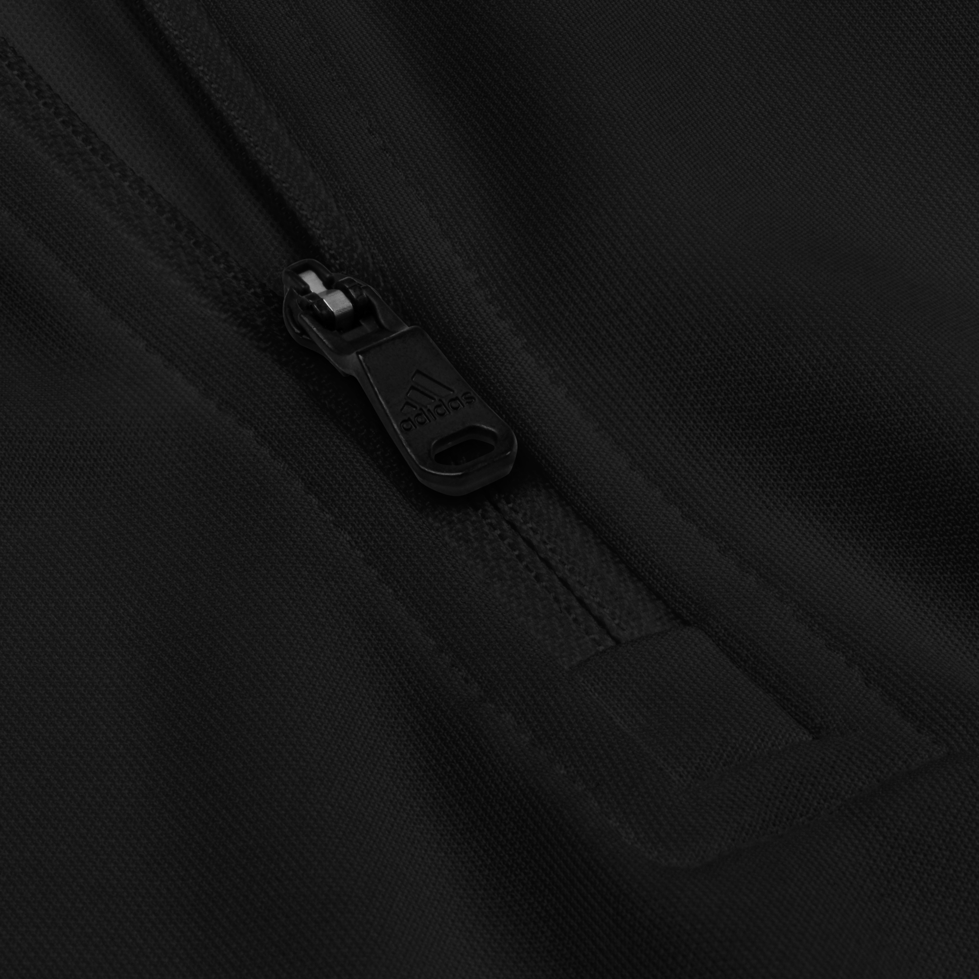 adidas® x tsgabrielle® • Para Él • Quarter Zip Pullover • Colores Oscuros - View 8